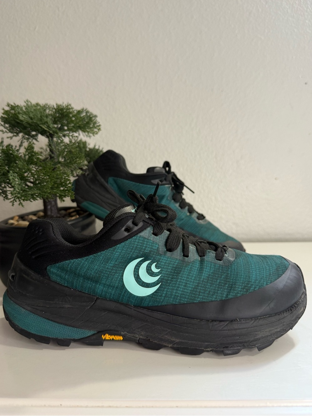 Topo ultraventure pro Women size 7 Teal Trail Running Shoes with Black Trim